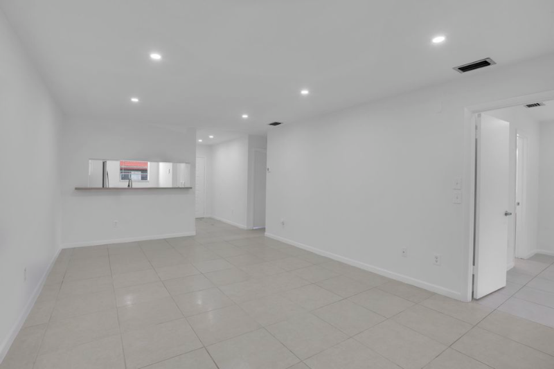 315 Nw 36th Ave - Photo 6 of 8