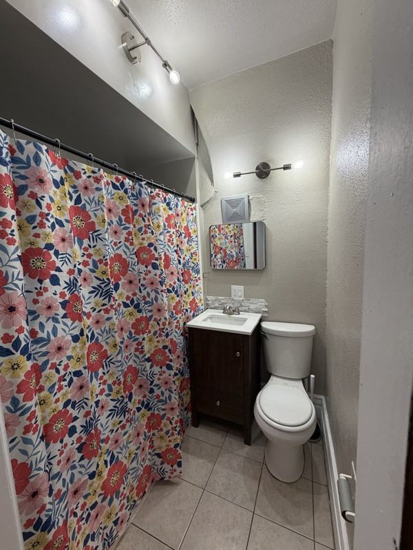 489 Almond St #1 - Photo 3 of 9