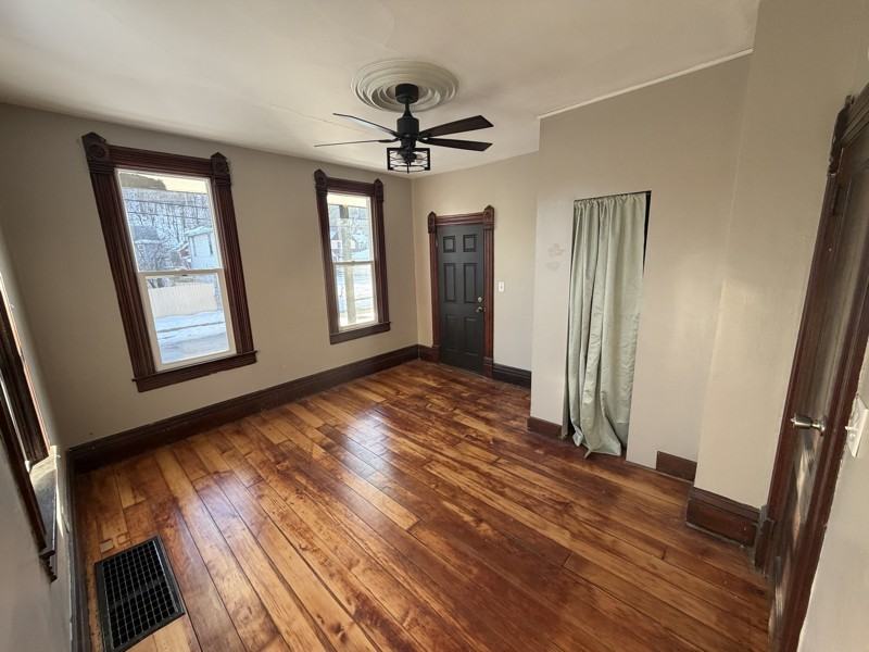 489 Almond St #1 - Photo 4 of 9