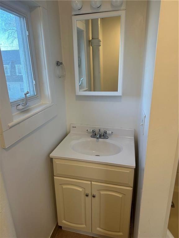 38 Oak St ##2 - Photo 5 of 11