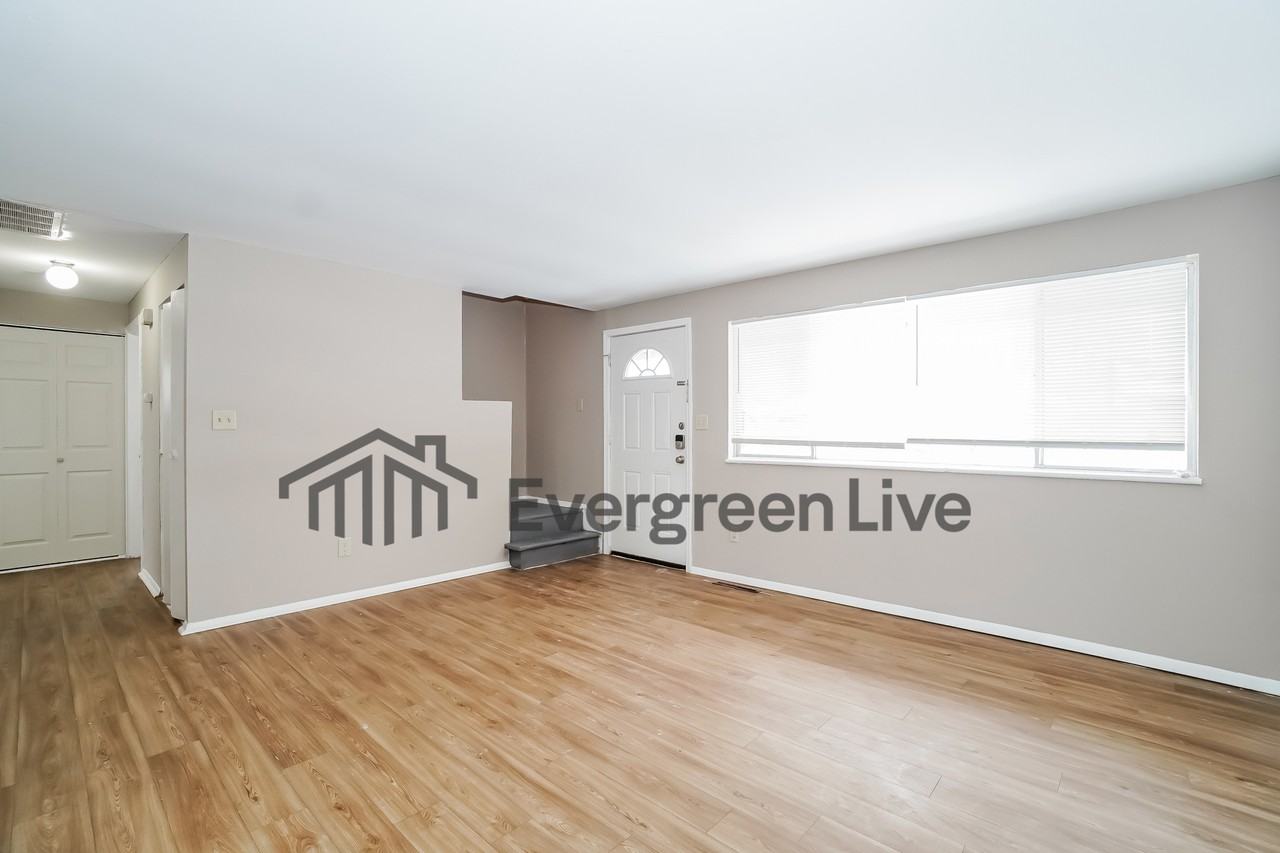 1810 Pickering Dr - Photo 2 of 15