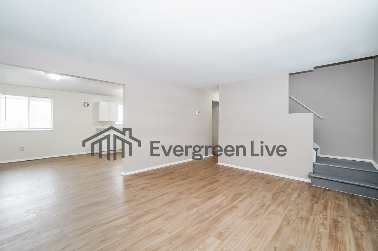 1810 Pickering Dr - Photo 3 of 15