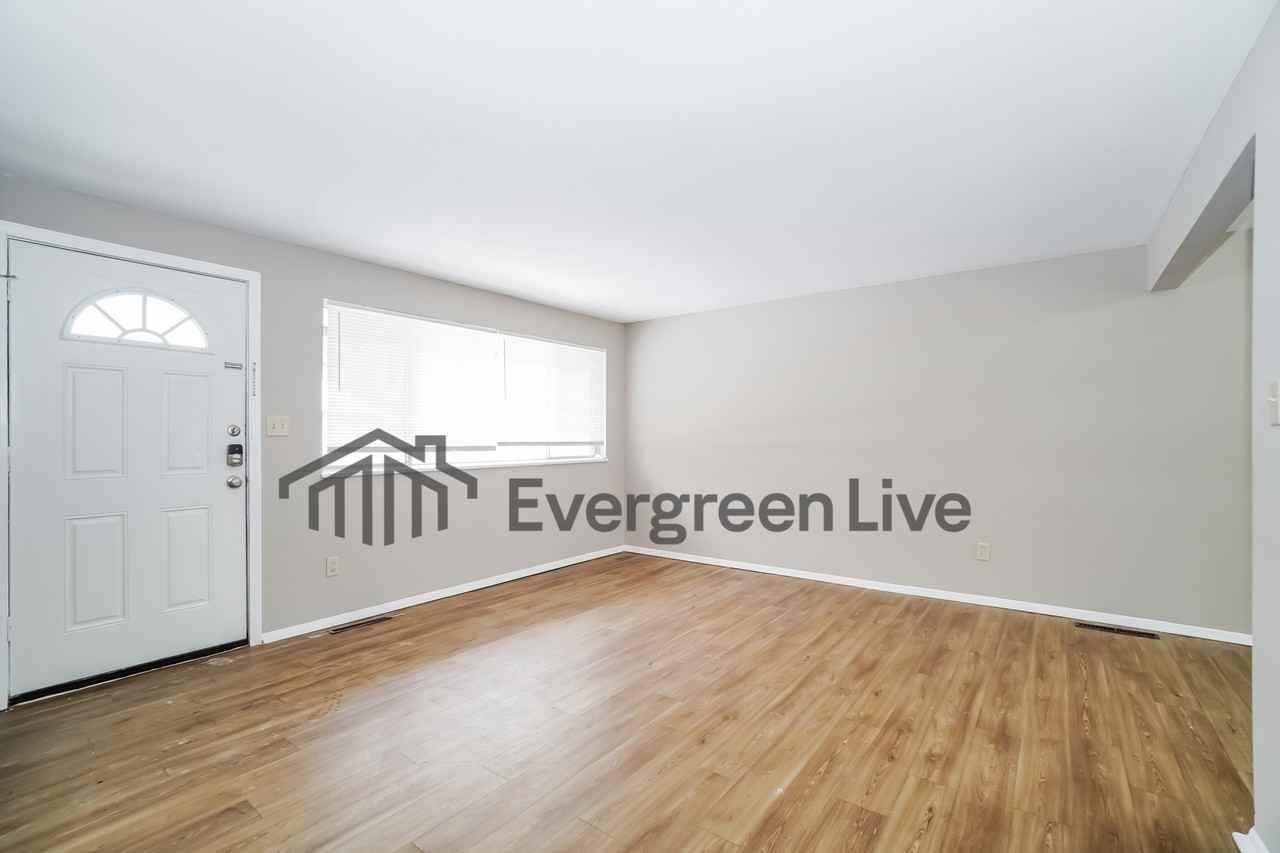 1810 Pickering Dr - Photo 4 of 15