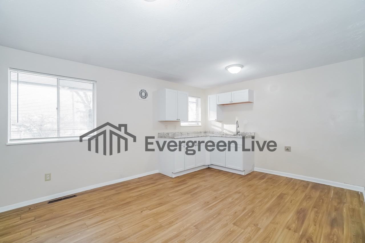 1810 Pickering Dr - Photo 5 of 15