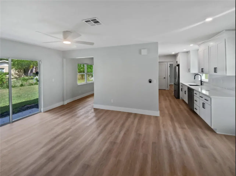 7812 N 53rd St - Photo 5 of 27