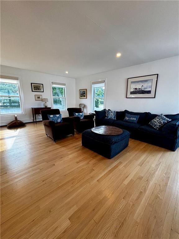 433 Wolcott Ave - Photo 5 of 32