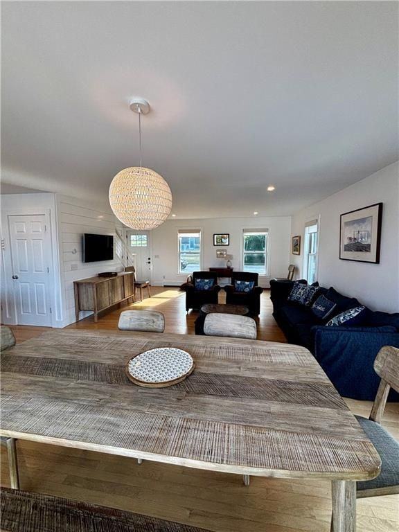 433 Wolcott Ave - Photo 6 of 32