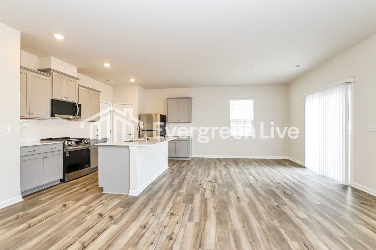 5519 Hydrangea St - Photo 5 of 16