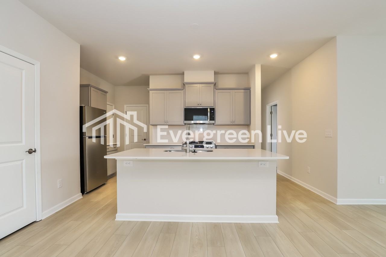 5543 Hydrangea St - Photo 4 of 15