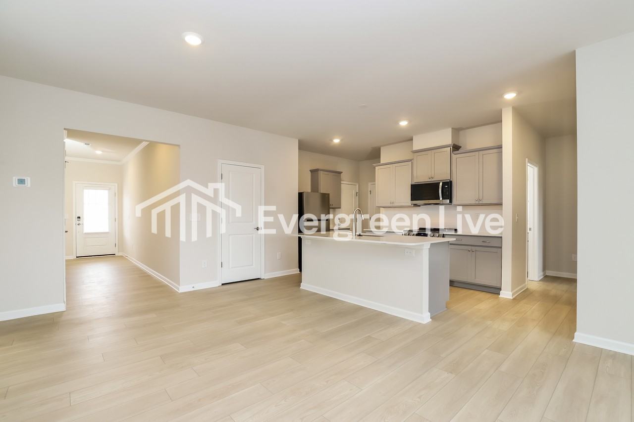 5543 Hydrangea St - Photo 5 of 15