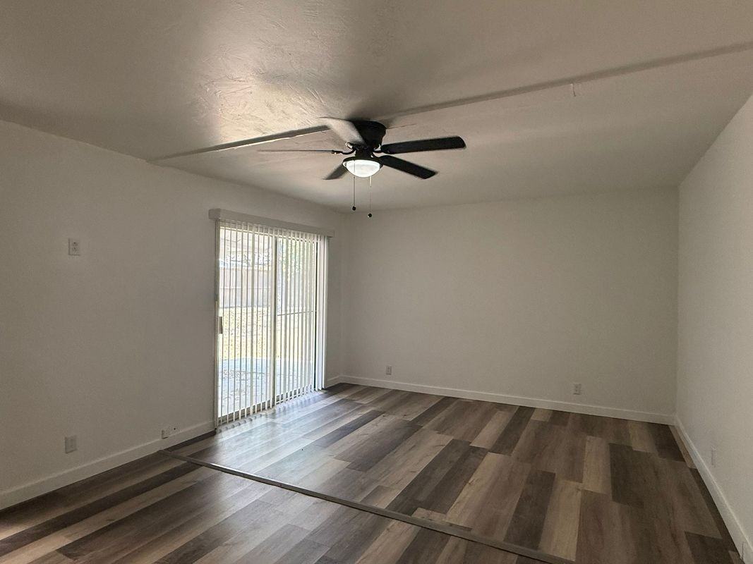 217 Avenue E St - Photo 5 of 21