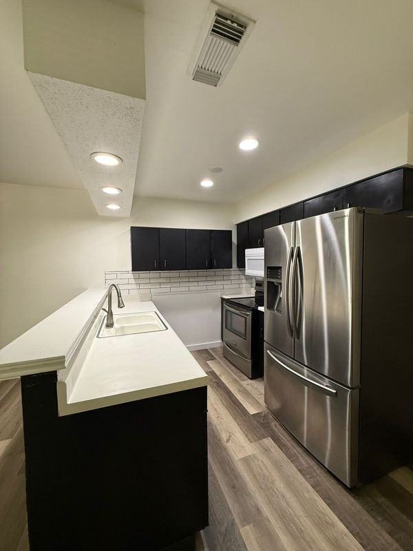 217 Avenue E St - Photo 7 of 21