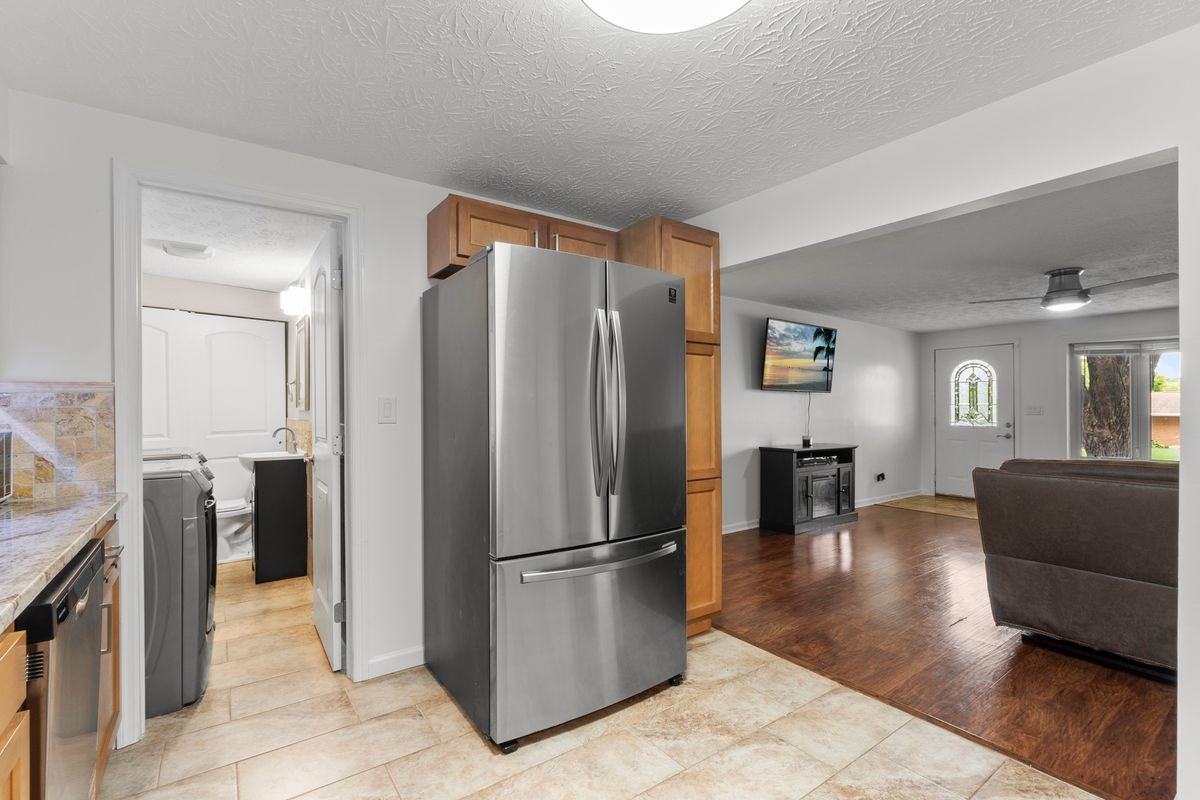 3930 Beechwood Dr - Photo 7 of 23