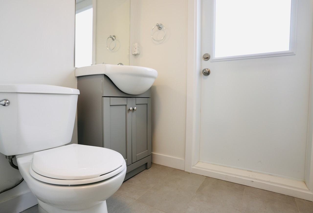 922 & 926 Queen Street East - Photo 2 of 8