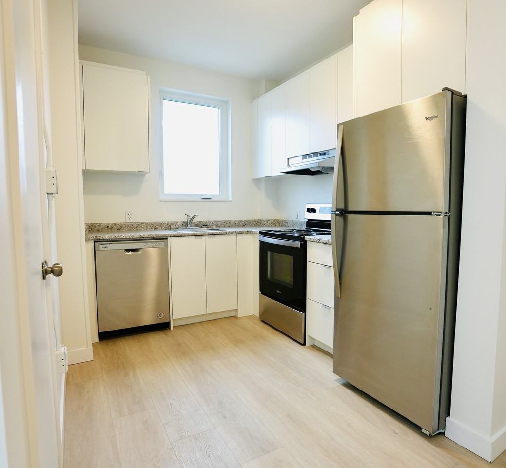 922 & 926 Queen Street East - Photo 5 of 8