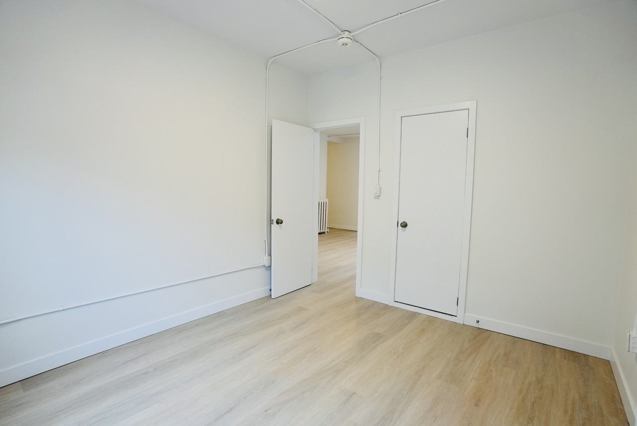 922 & 926 Queen Street East - Photo 6 of 8