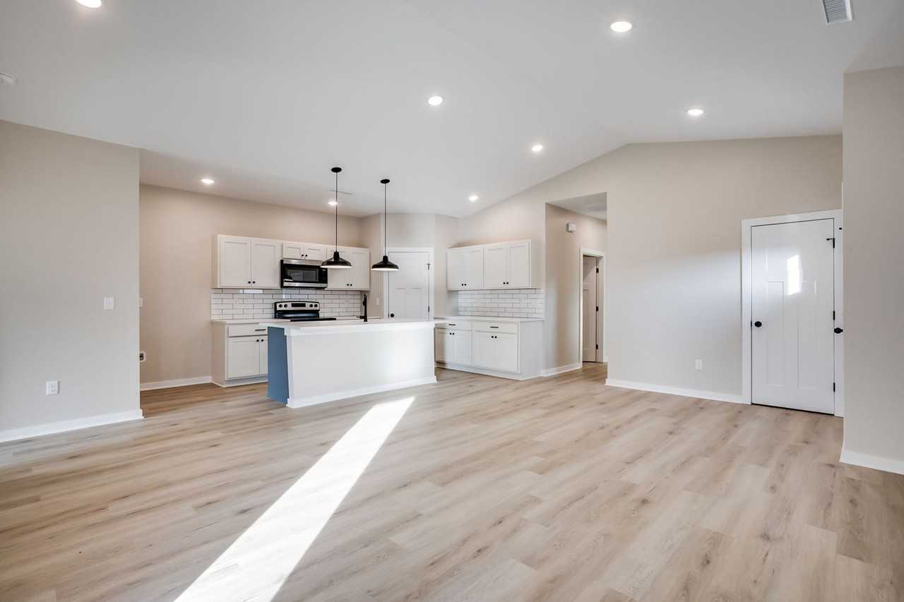 3747 3747 W 30th St N - Photo 3 of 18