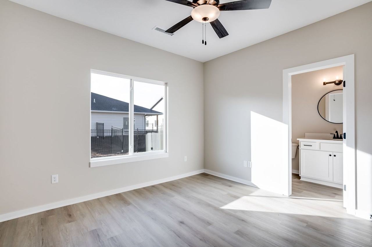 3747 3747 W 30th St N - Photo 6 of 18