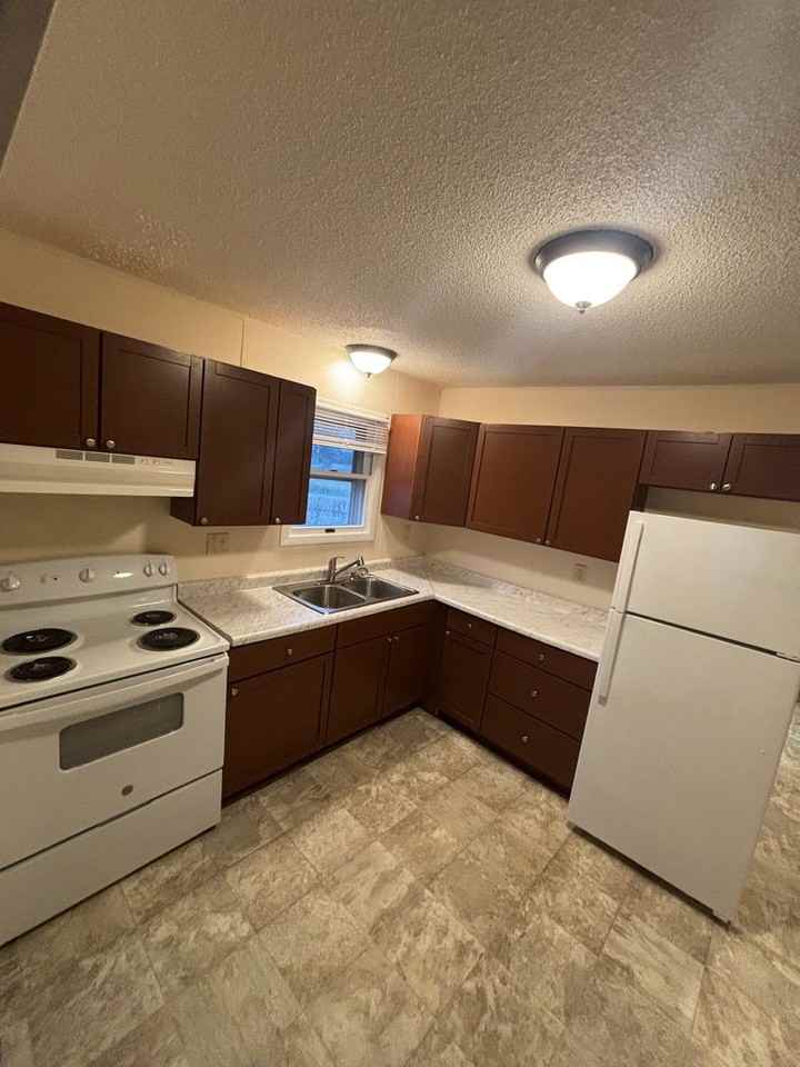 Country Manor-824 E Wyman Street - Photo 2 of 23