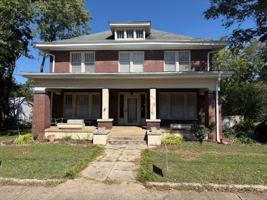 featured image of 305 East Lytle Street