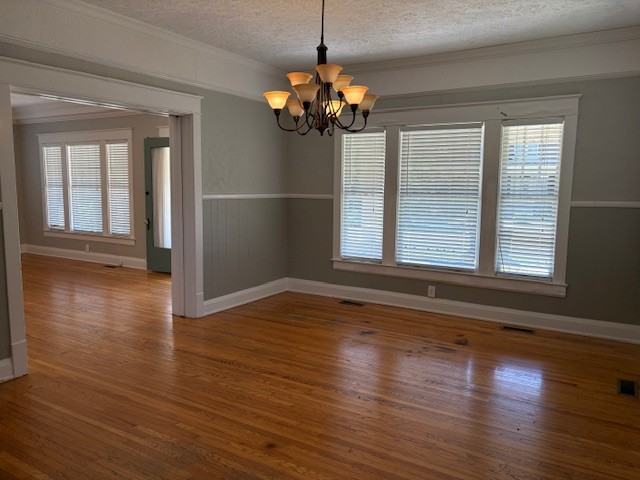 305 East Lytle Street - Photo 7 of 33