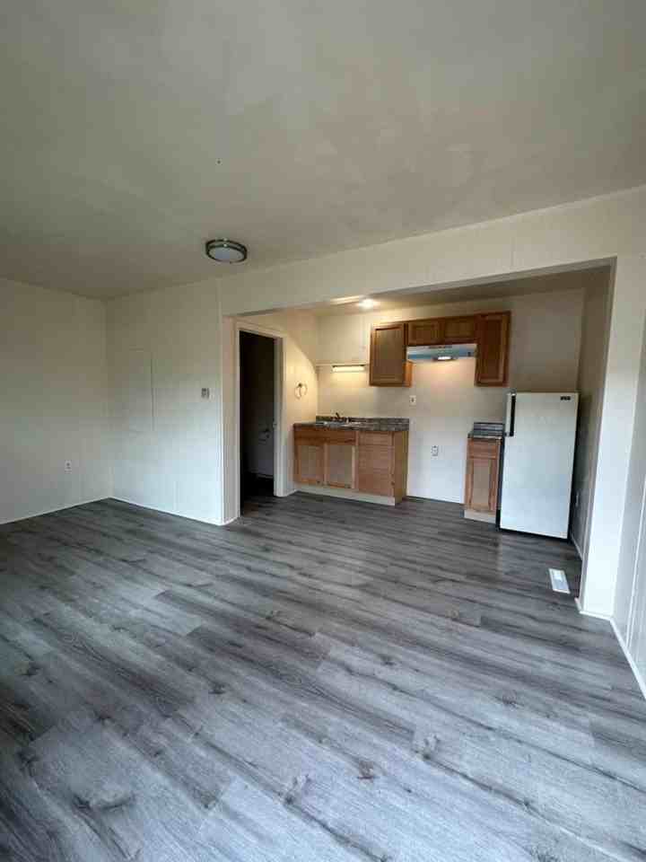 RENT SUX - 110 ALDERSON STREET - Photo 6 of 8