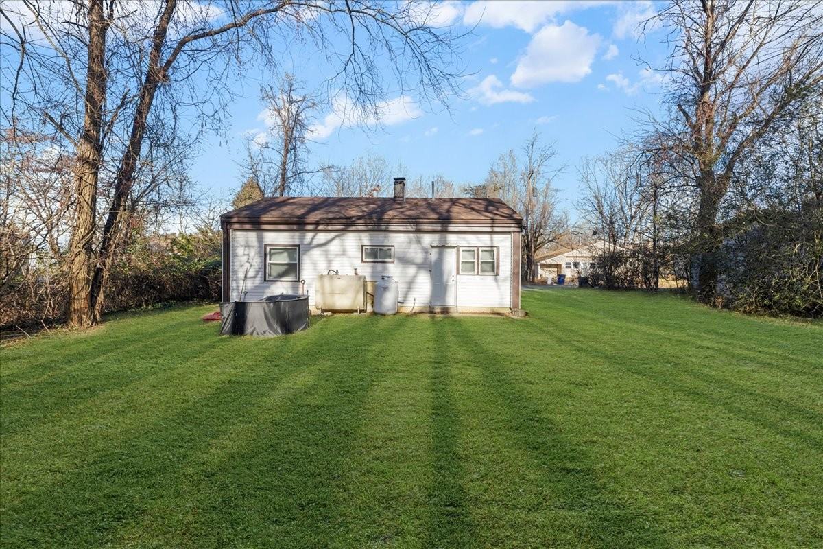 28 Crescent Dr #1 - Photo 5 of 39