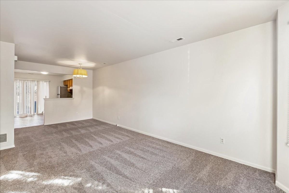 13 Hamlet Ct #A - Photo 3 of 41