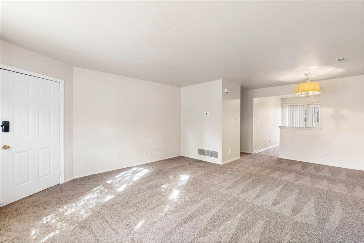 13 Hamlet Ct #A - Photo 4 of 41