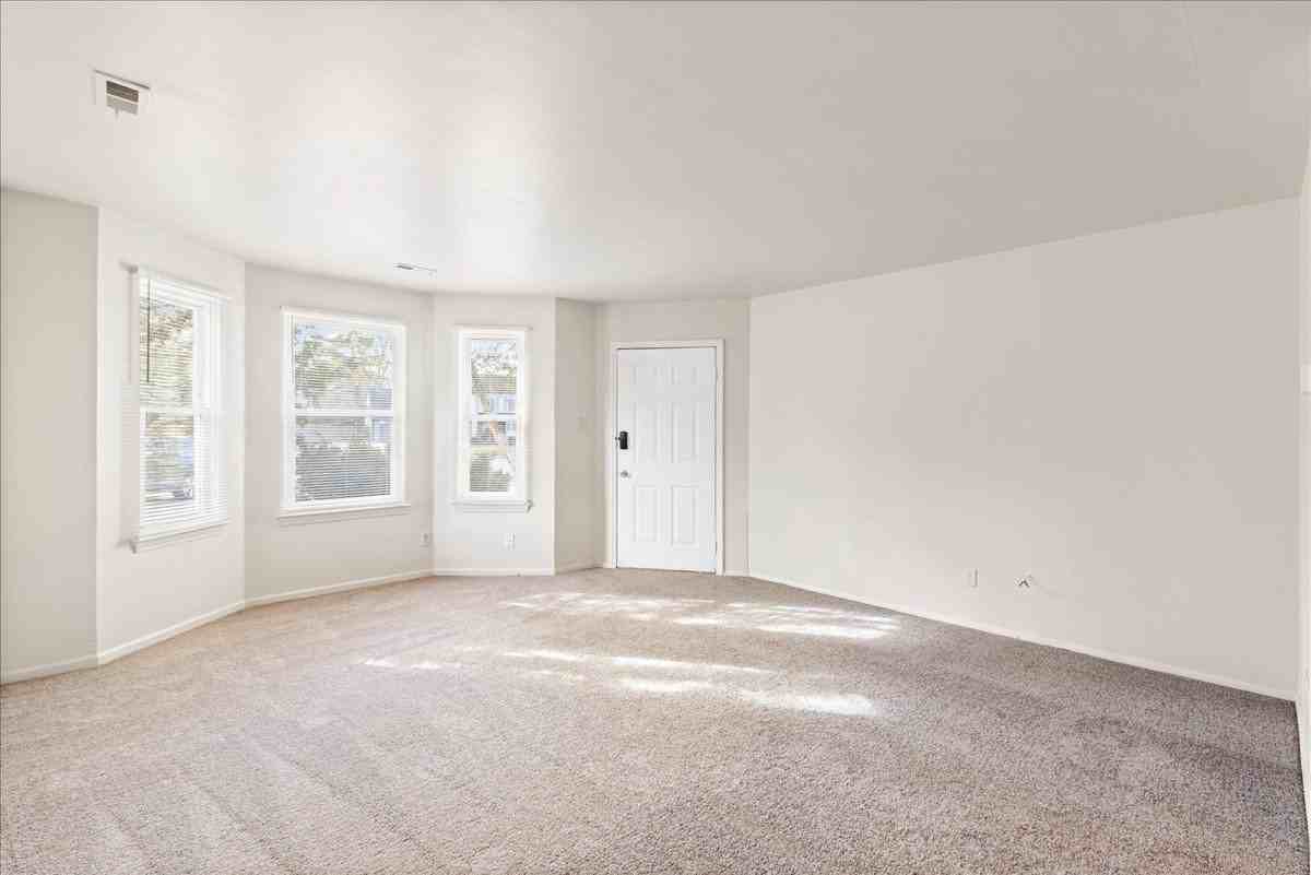 13 Hamlet Ct #A - Photo 5 of 41