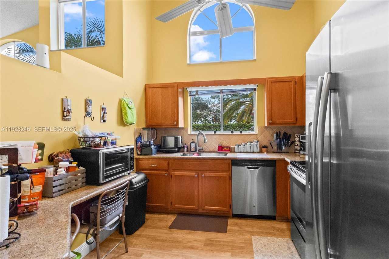 7464 Pinewalk Dr S #81-18 - Photo 5 of 16