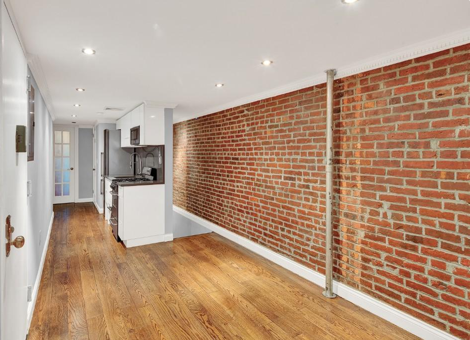 110 E 7th St #1W - Photo 3 of 9