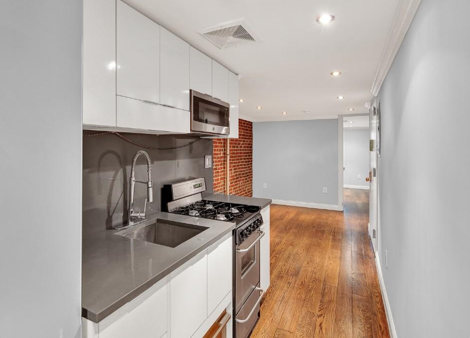 110 E 7th St #1W - Photo 4 of 9