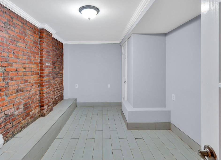 110 E 7th St #1W - Photo 5 of 9