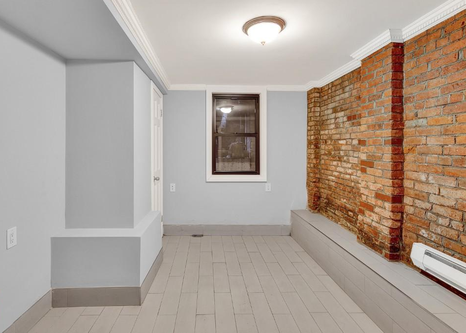 110 E 7th St #1W - Photo 6 of 9