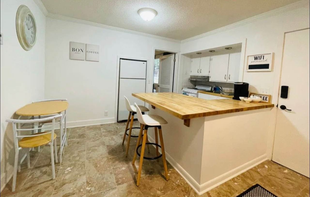 615 Executive Golf Villas #B - Photo 2 of 5