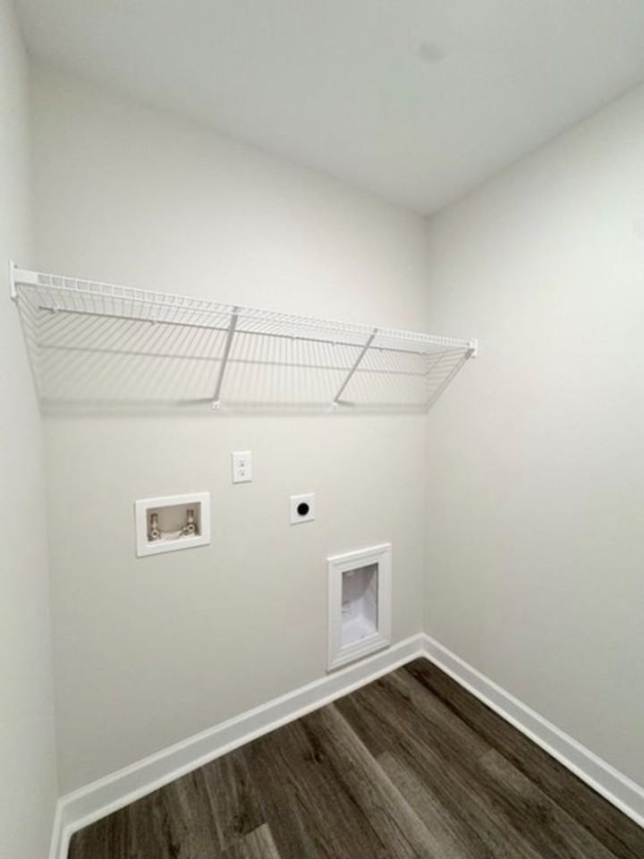 1728 Windsor Hill Ln #NA - Photo 3 of 16