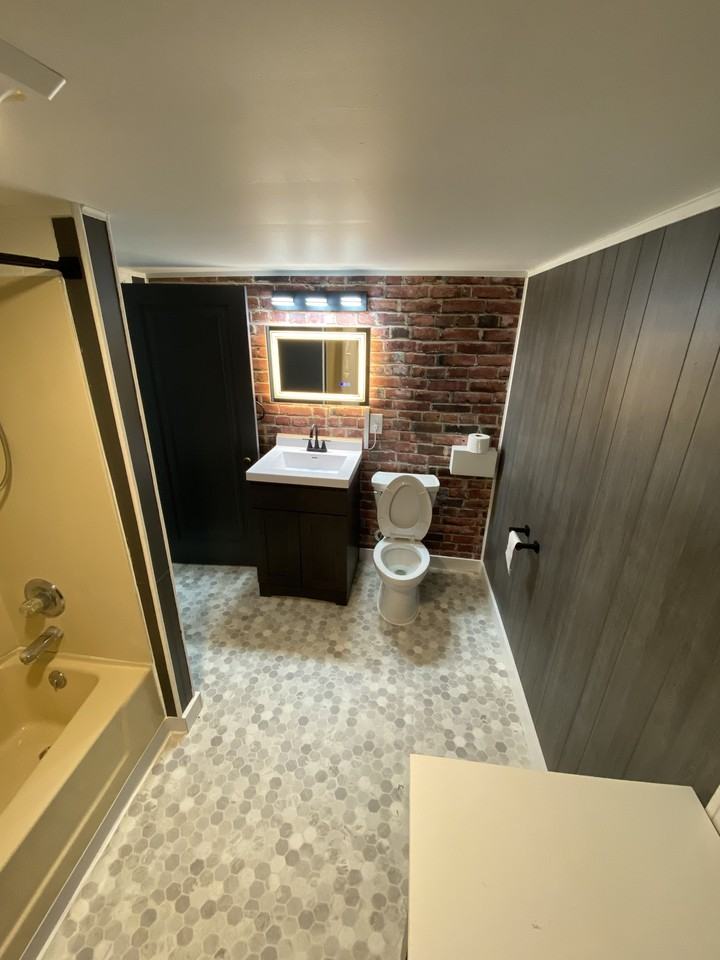 418 Manitowoc St #420B - Photo 2 of 5