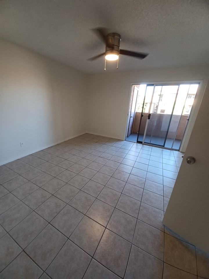 540 N May #2145 - Photo 4 of 13