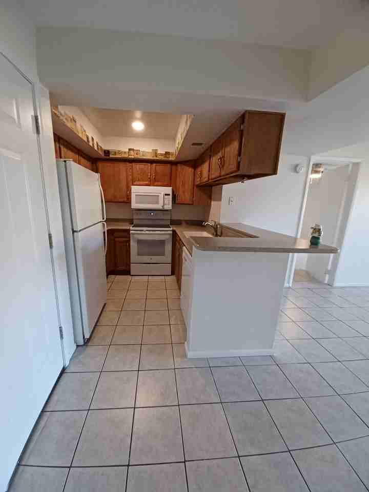 540 N May #2145 - Photo 5 of 13