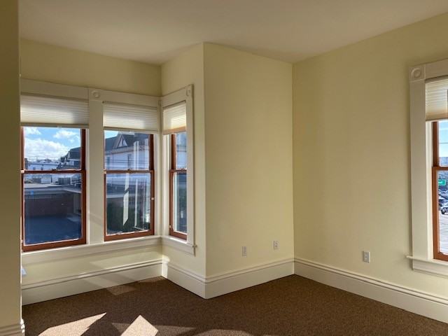 721 7th St #B - Photo 5 of 15