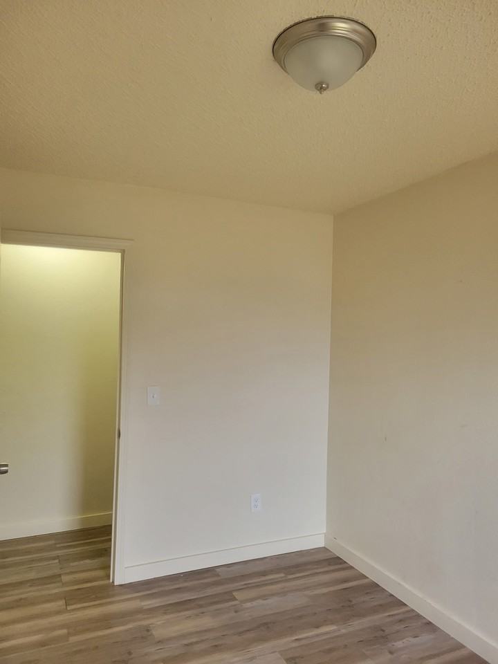 207 Hickory Ave #NA - Photo 6 of 7