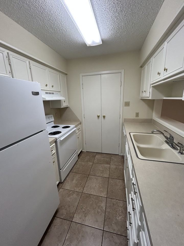 4605 54th St #A - Photo 4 of 15