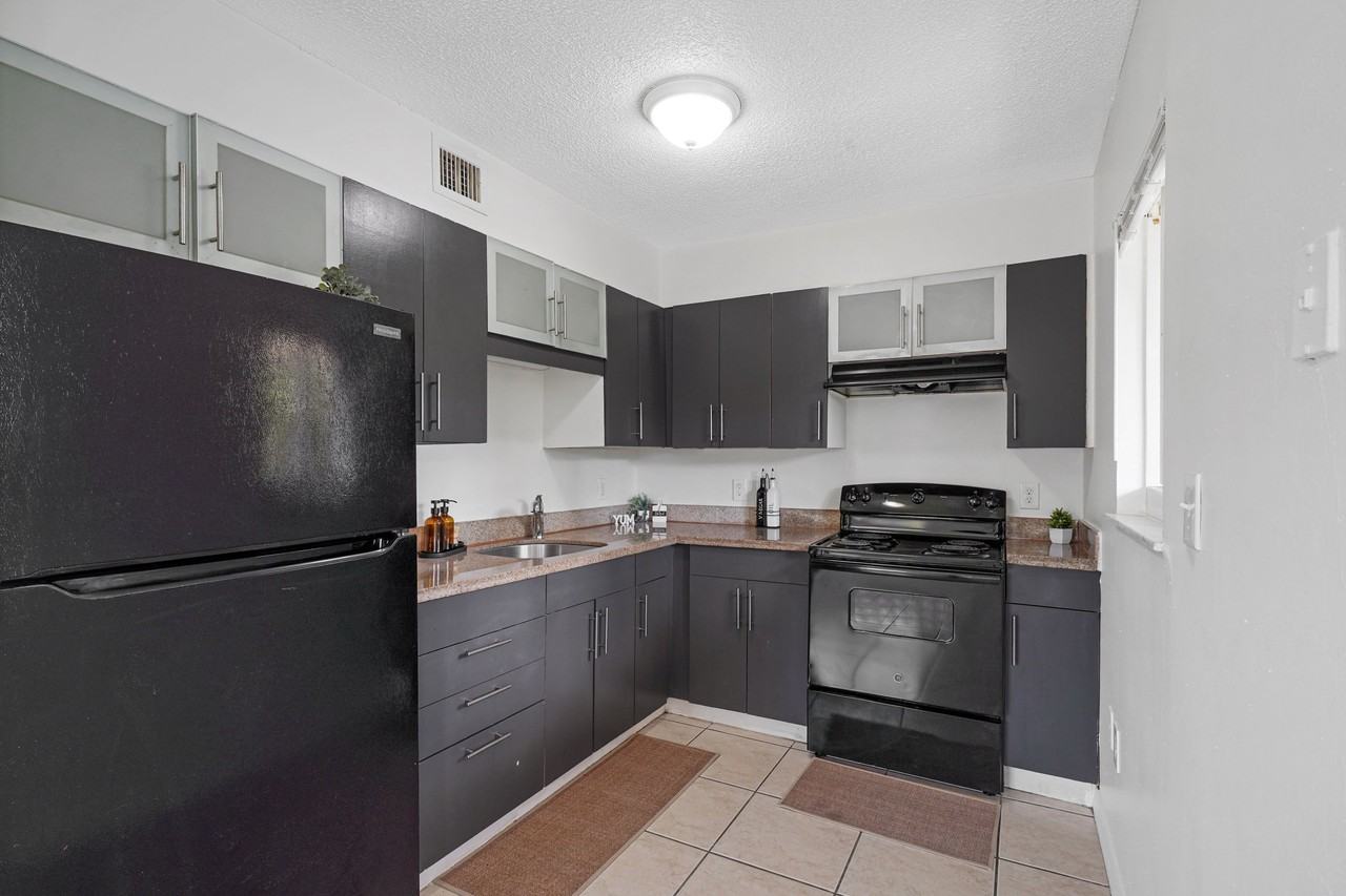 510 Nw 24th Ave #1 - Photo 2 of 11