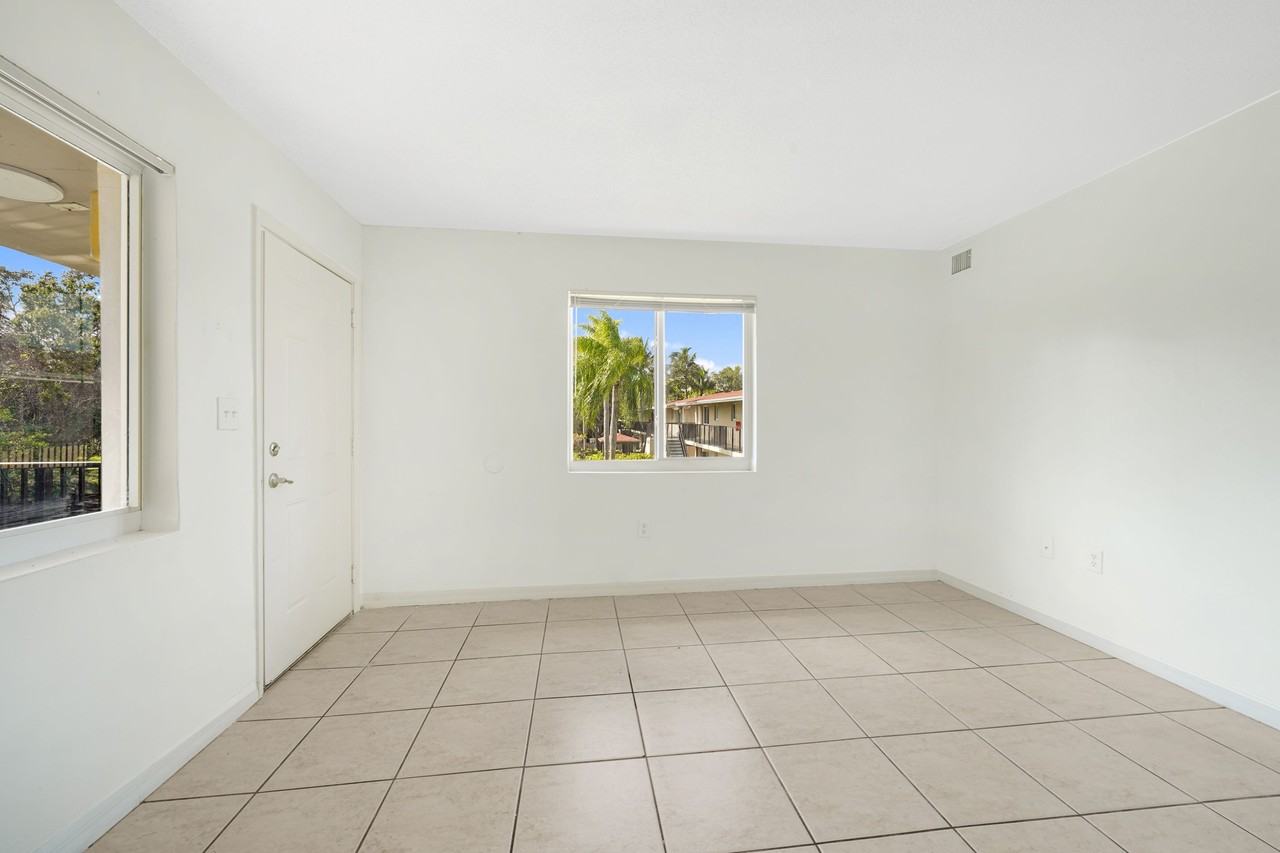 510 Nw 24th Ave #1 - Photo 5 of 11