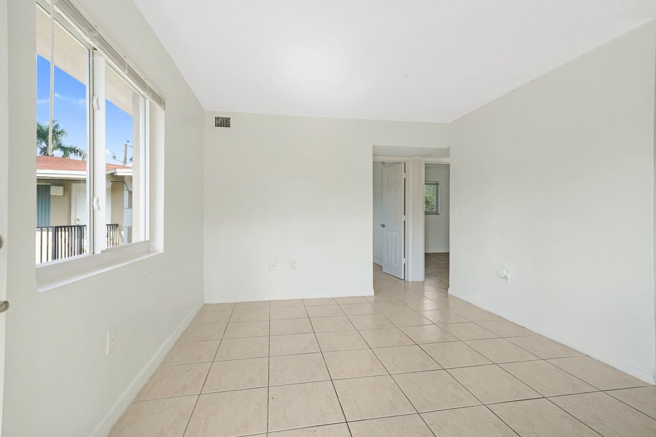 510 Nw 24th Ave #1 - Photo 6 of 11