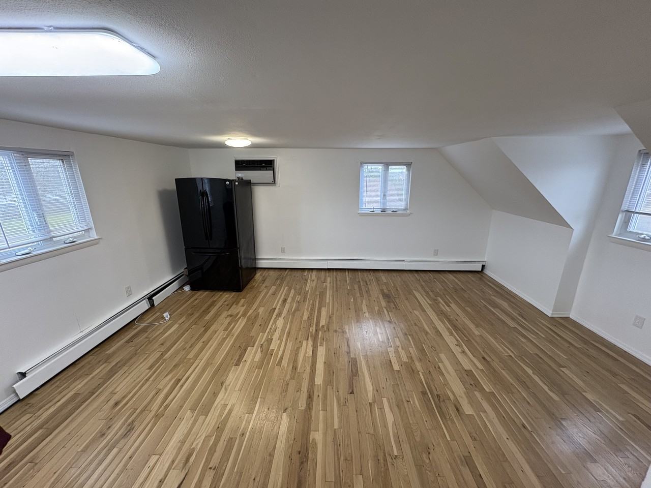 221 East Hoffman Avenue - Photo 4 of 5