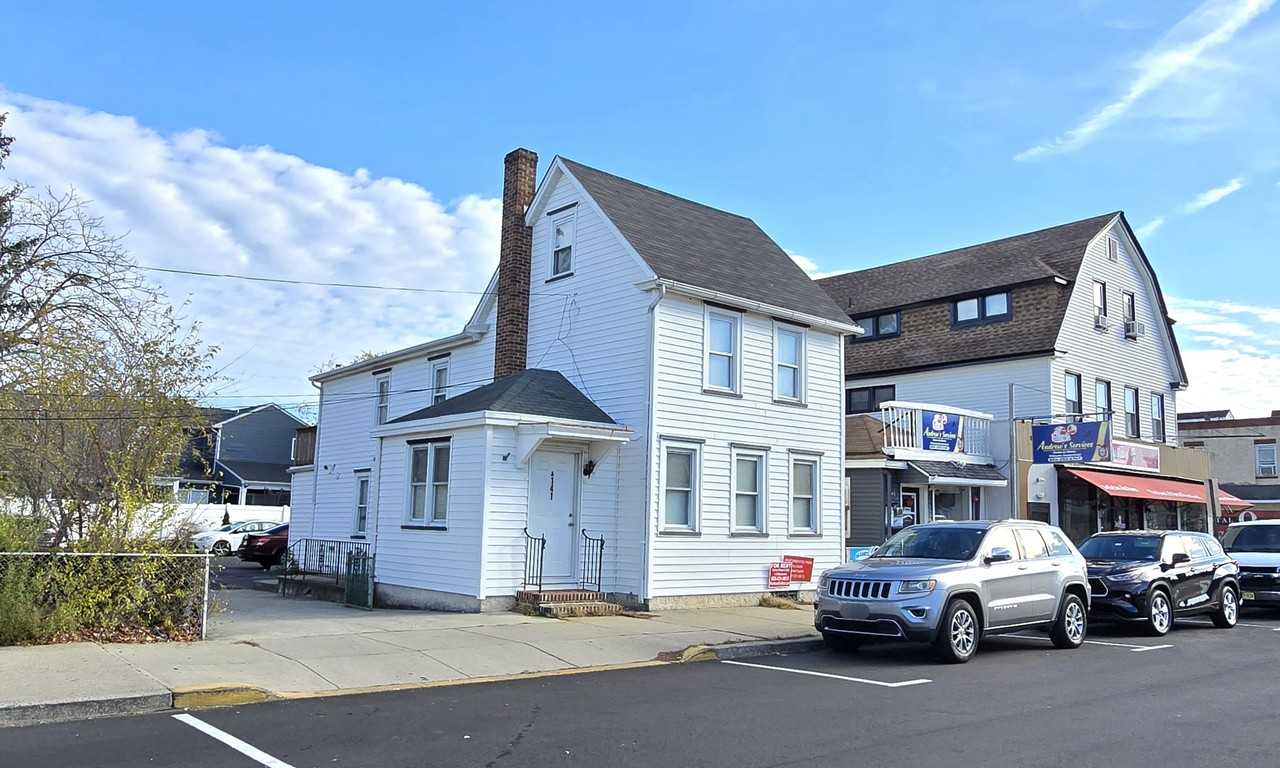 141 Bridgeboro St #2 - Photo 6 of 6