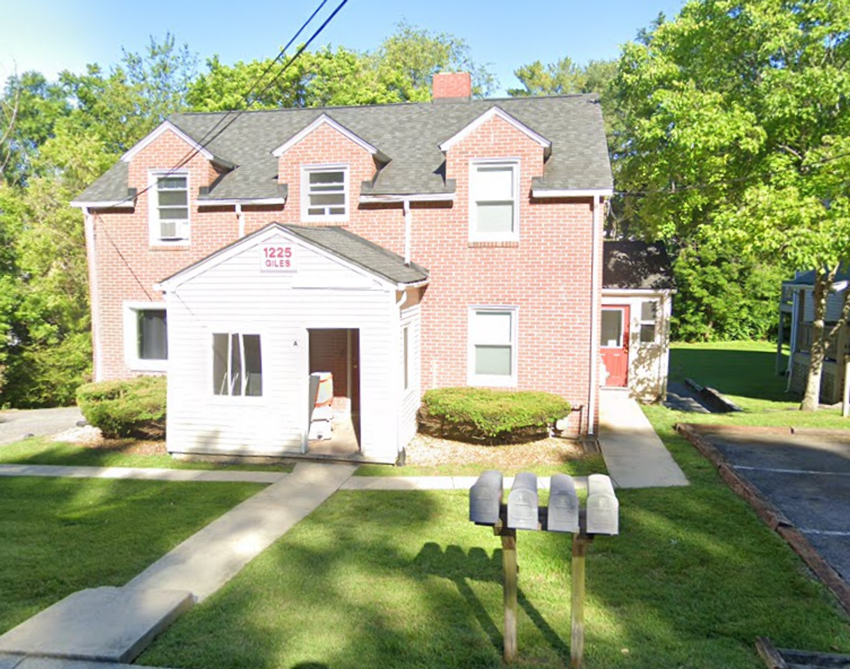 1225 C Giles | 1 Bed, 1Bath Duplex | 7/09/2025 - Photo 3 of 34