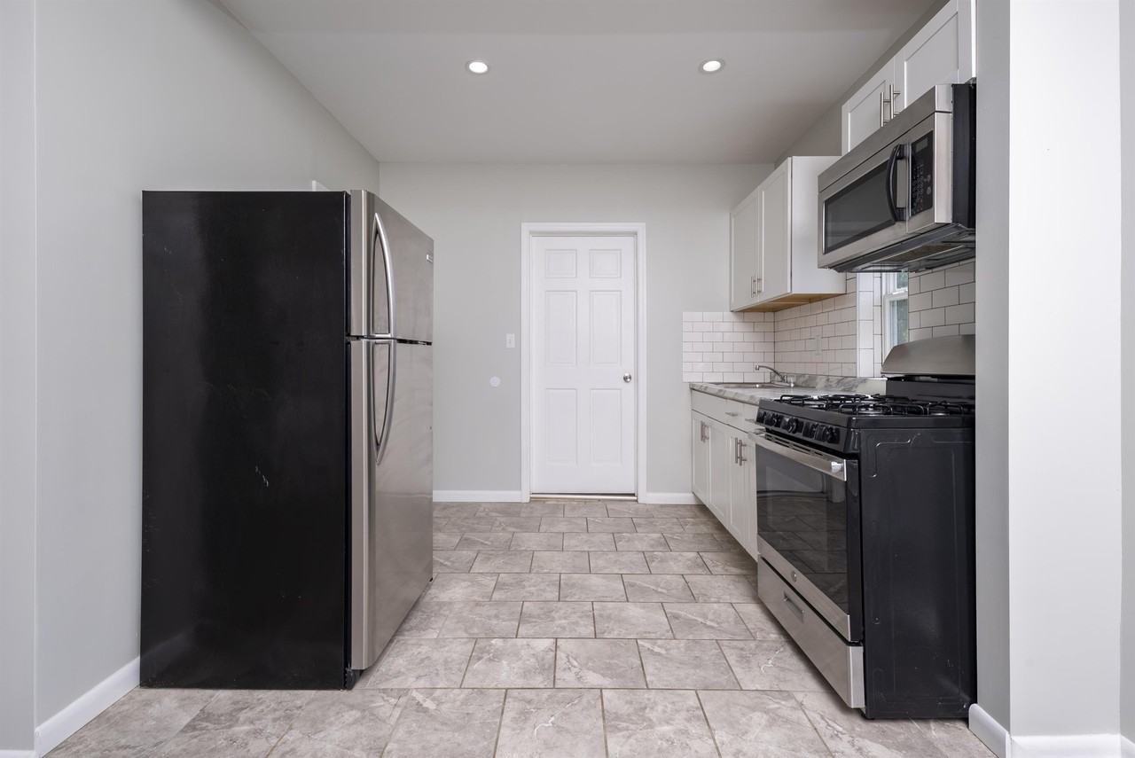 338 Saratoga St #2 - Photo 3 of 27